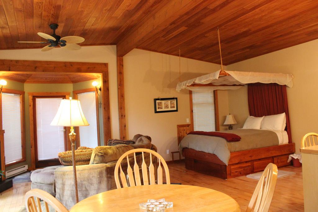 Sea Star Suites Tofino Bagian luar foto