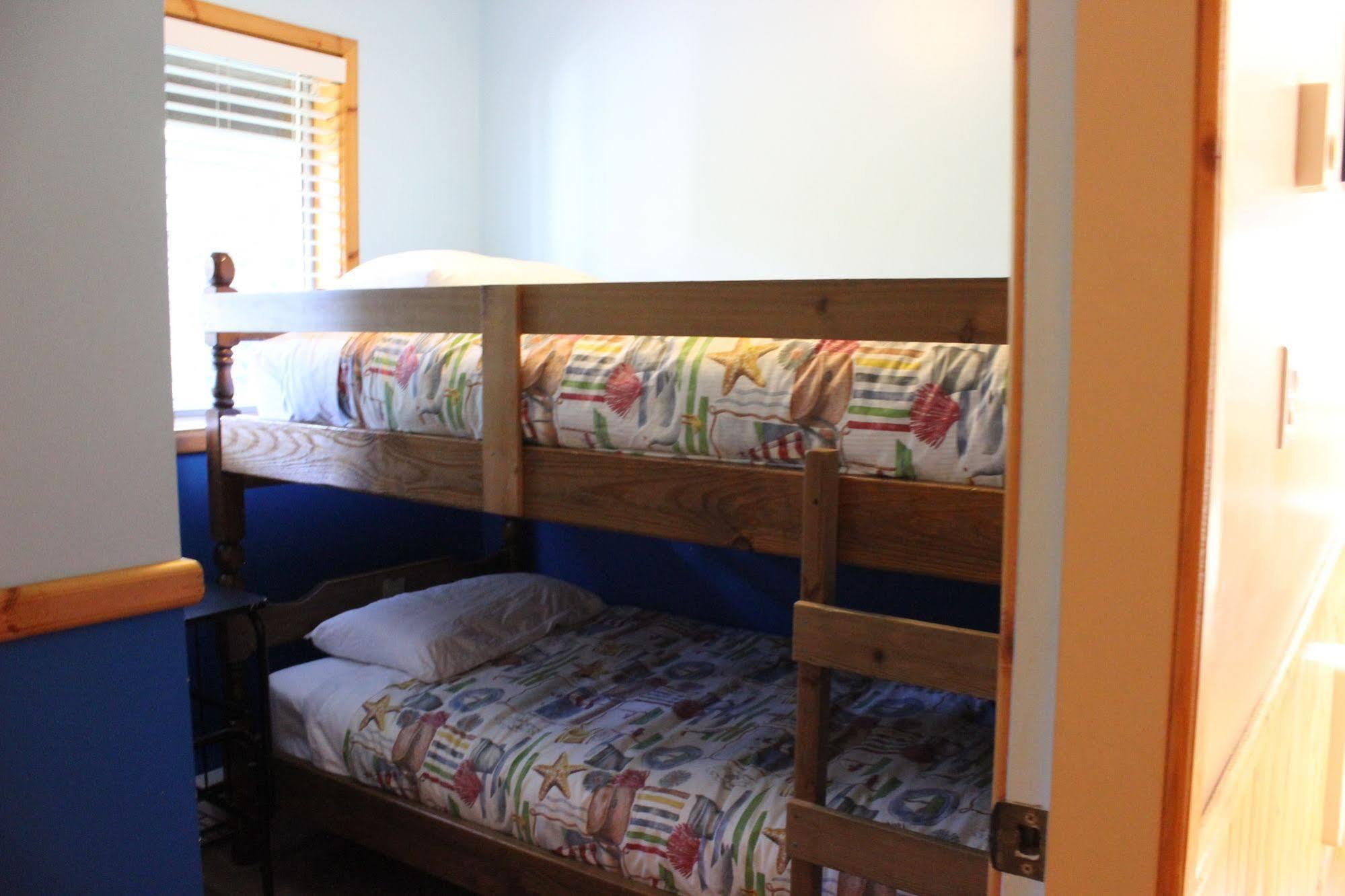 Sea Star Suites Tofino Bagian luar foto