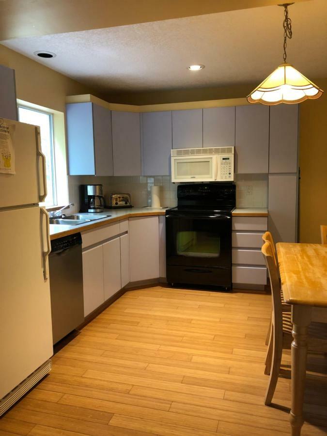 Sea Star Suites Tofino Bagian luar foto